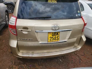 Toyota Vanguard 2010 Gold