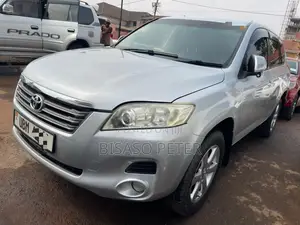 Toyota Vanguard 2010 Silver