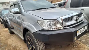 Toyota Hilux 2010 Gray