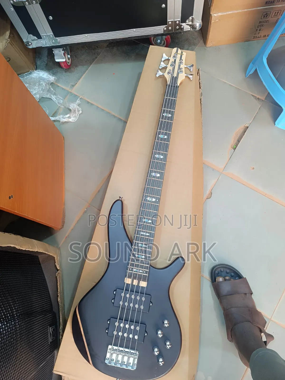 Active Five (5) Strings Active Bass Guitar