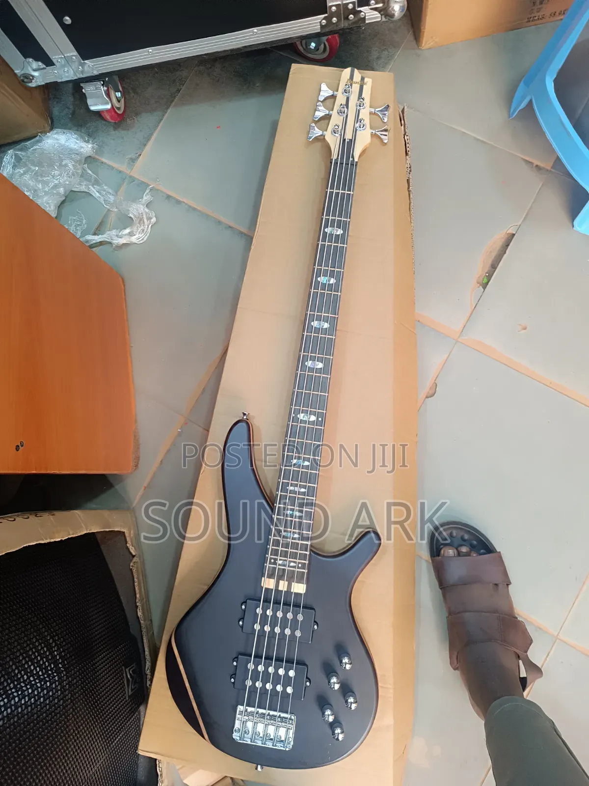 Active Five (5) Strings Active Bass Guitar
