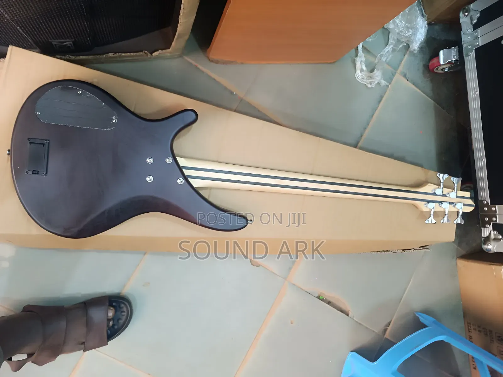 Active Five (5) Strings Active Bass Guitar