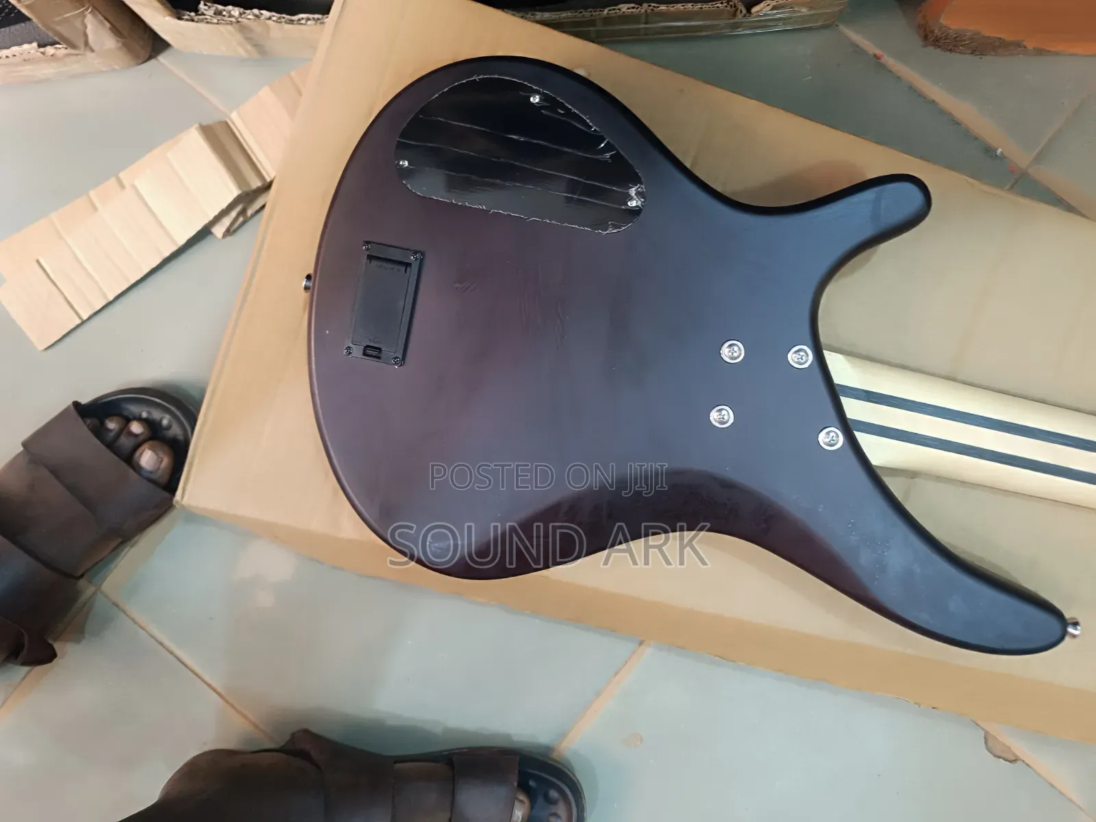 Active Five (5) Strings Active Bass Guitar