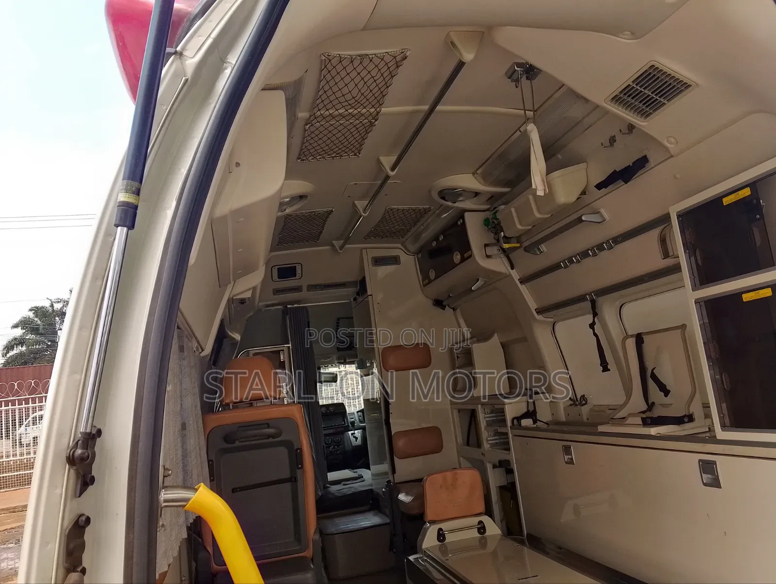 Toyota HiAce 2010 White