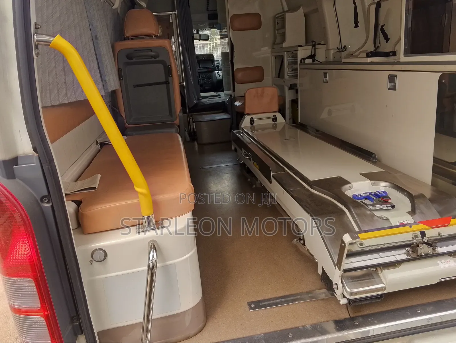 Toyota HiAce 2010 White