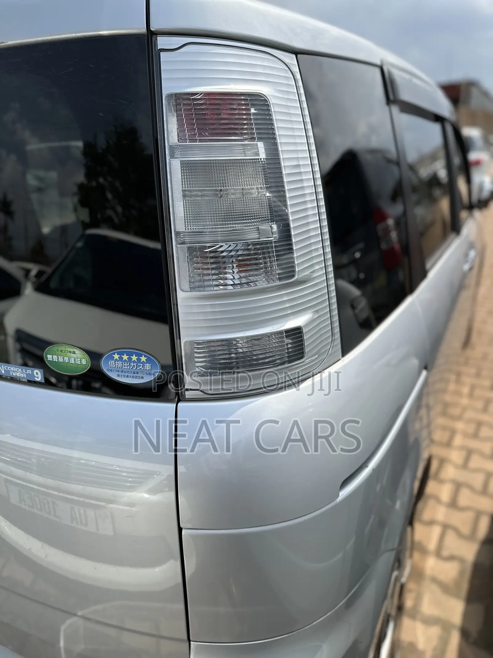 Toyota Sienta 2012 Silver