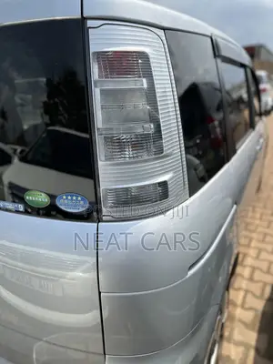 Toyota Sienta 2012 Silver