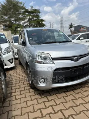 Toyota Sienta 2012 Silver