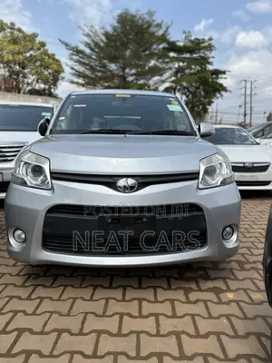 Toyota Sienta 2012 Silver