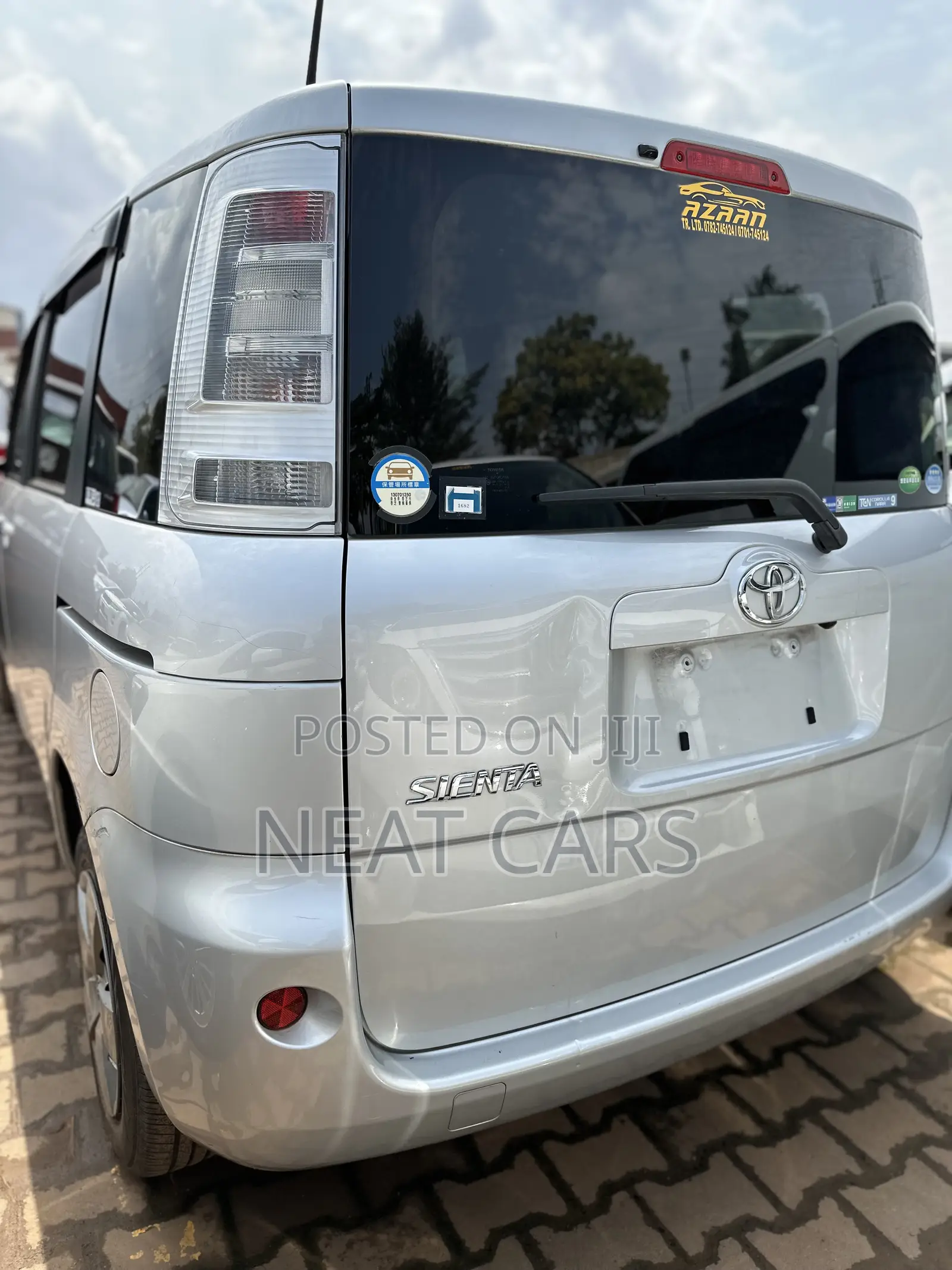 Toyota Sienta 2012 Silver