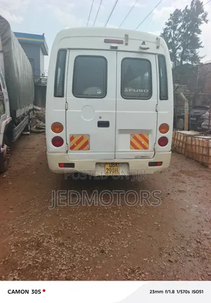 Mitsubishi Fuso Rosa 2006 White