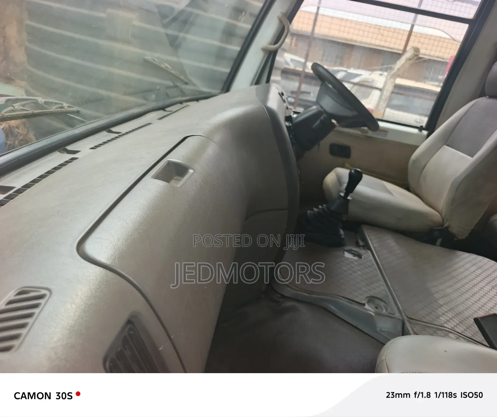 Mitsubishi Fuso Rosa 2006 White