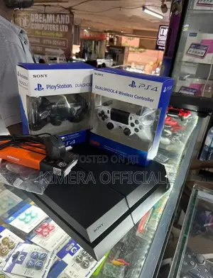 Playstation 4 Standard Fullset. 2 Pads, 13 Games and All Accessories