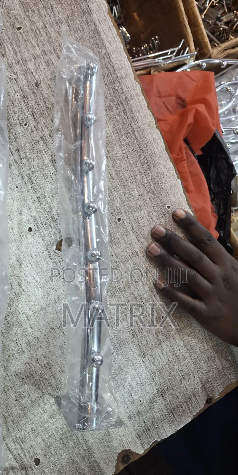 Boutique Wall Metallic Rod Hooks With 5 Hooks