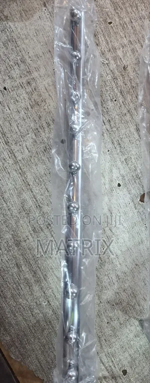 Wall Mounted Hanger Rod With 10 Hooks.