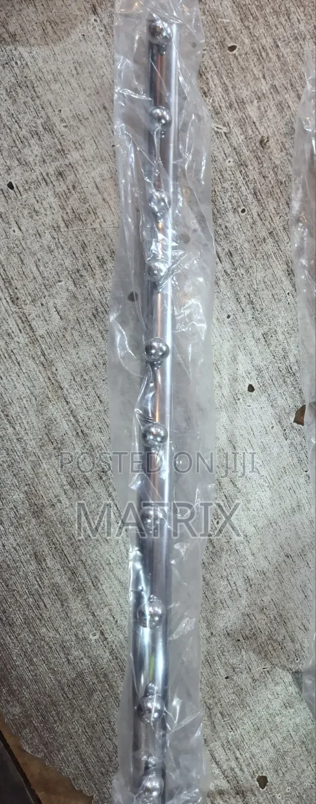 Wall Mounted Hanger Rod With 10 Hooks.