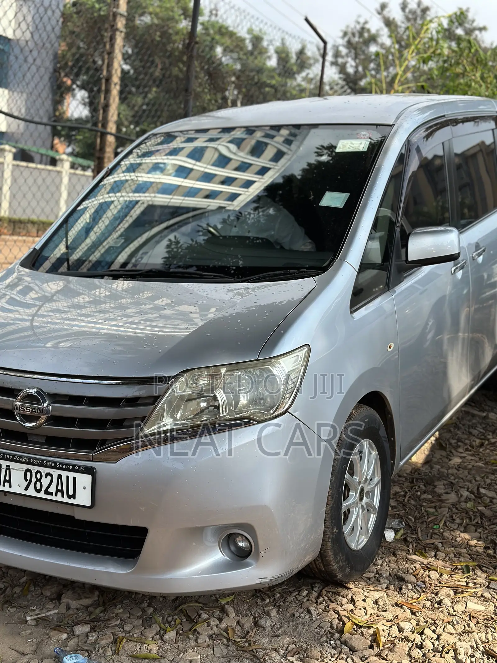 Nissan Serena 2010 Silver