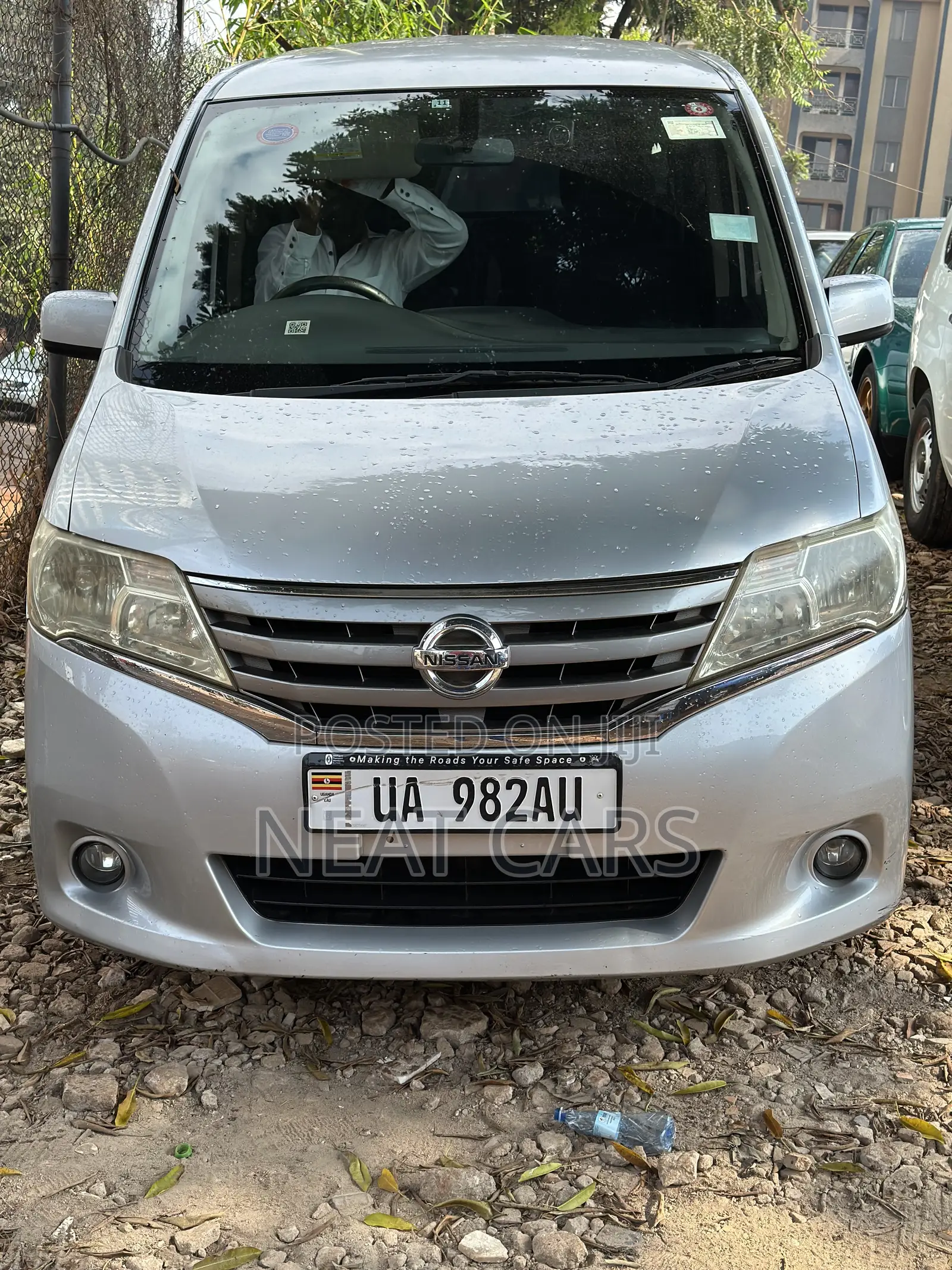 Nissan Serena 2010 Silver