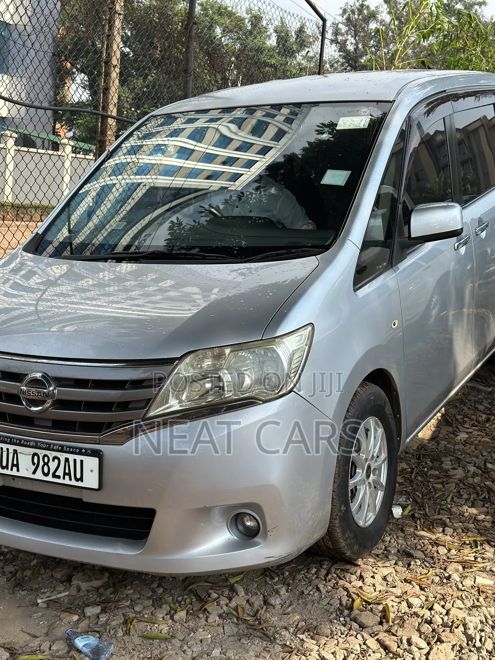 Nissan Serena 2010 Silver
