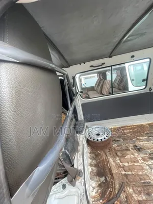 Toyota HiAce 2003 White