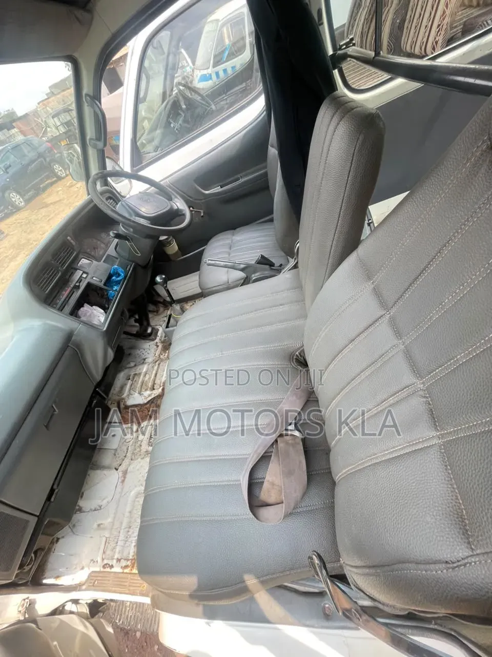 Toyota HiAce 2003 White