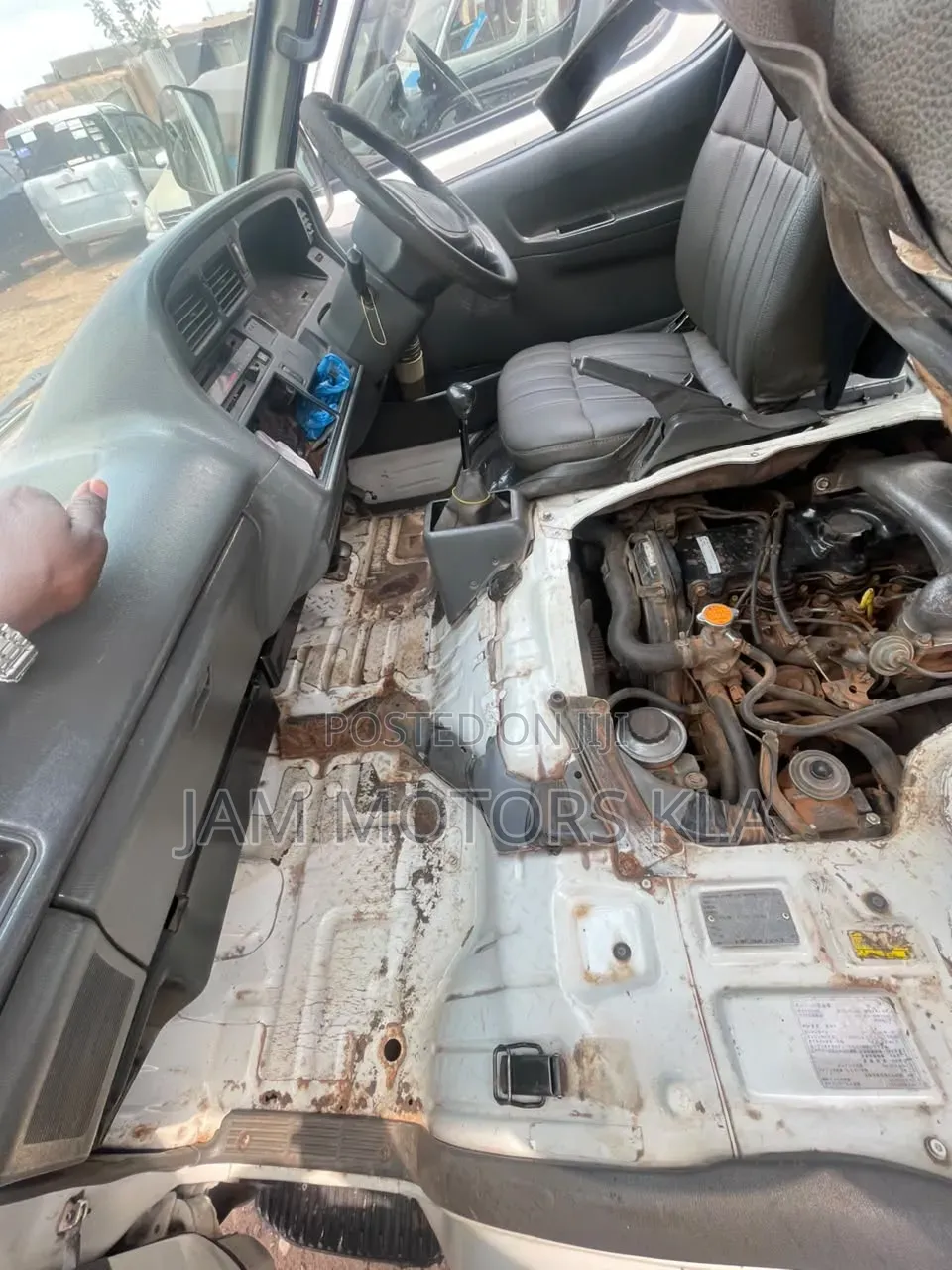 Toyota HiAce 2003 White