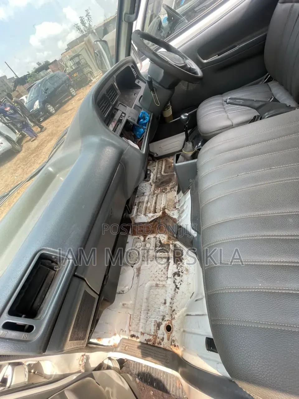 Toyota HiAce 2003 White