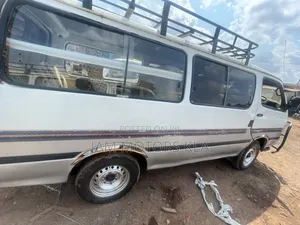 Toyota HiAce 2001 Beige