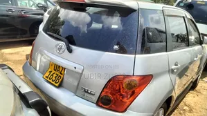 Toyota IST 2006 Silver