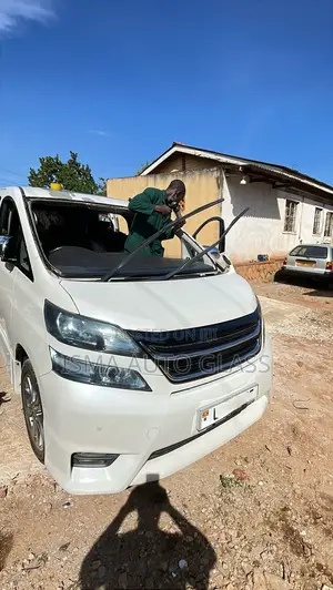 Windscreen Toyota Alphard 2009-2014