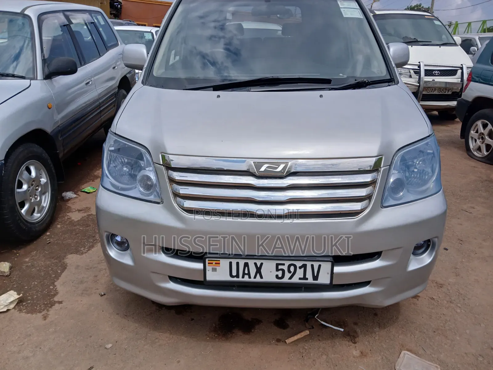 Toyota Noah 2004 Silver