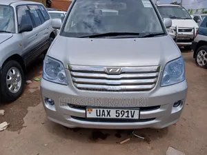 Toyota Noah 2004 Silver