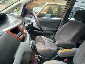 Toyota Noah 2004 Silver