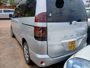 Toyota Noah 2004 Silver