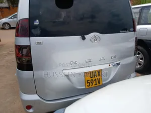 Toyota Noah 2004 Silver