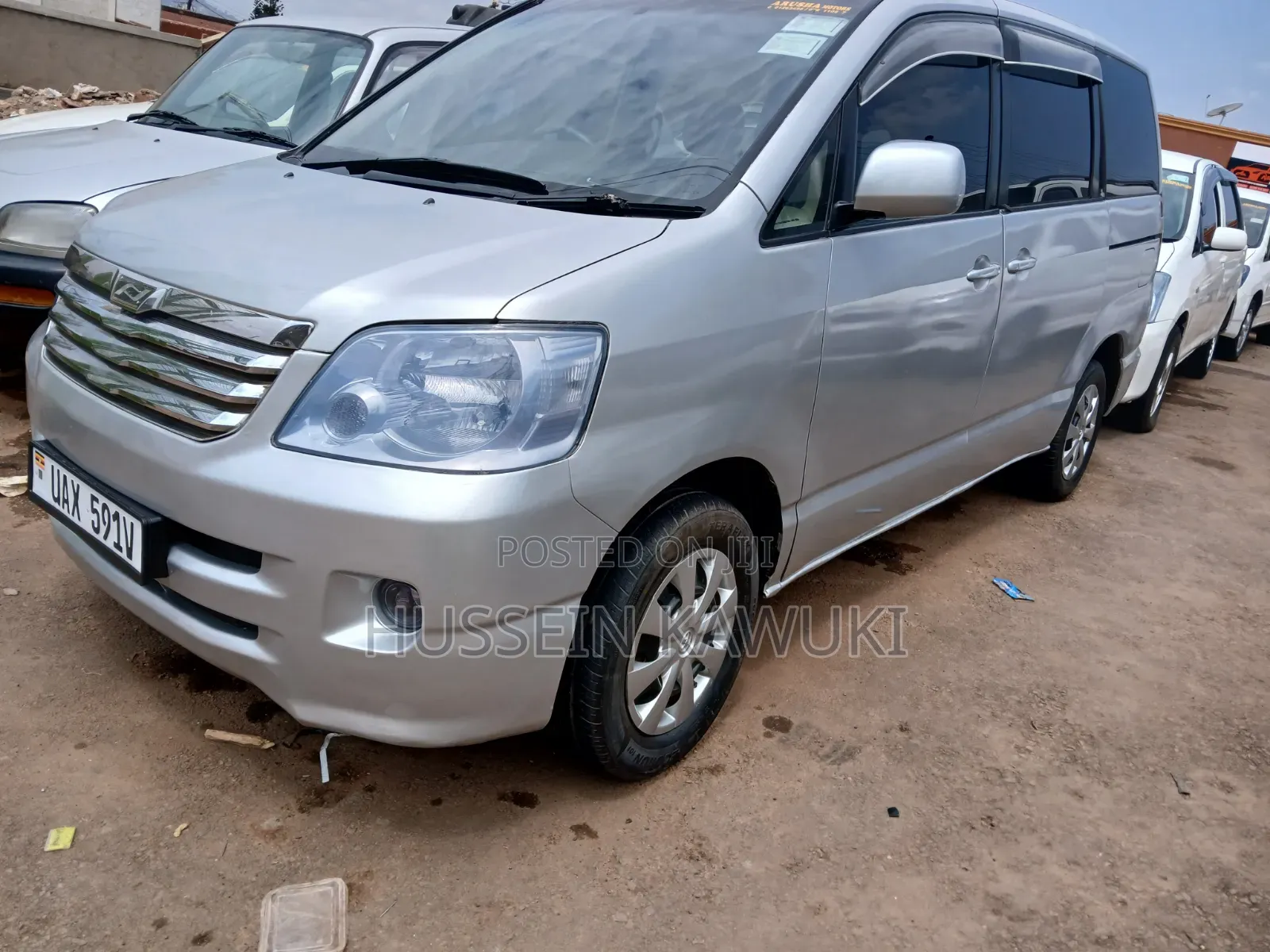 Toyota Noah 2004 Silver