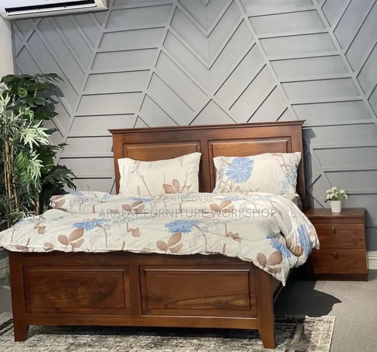 Elegant Mugavu Queen Bed