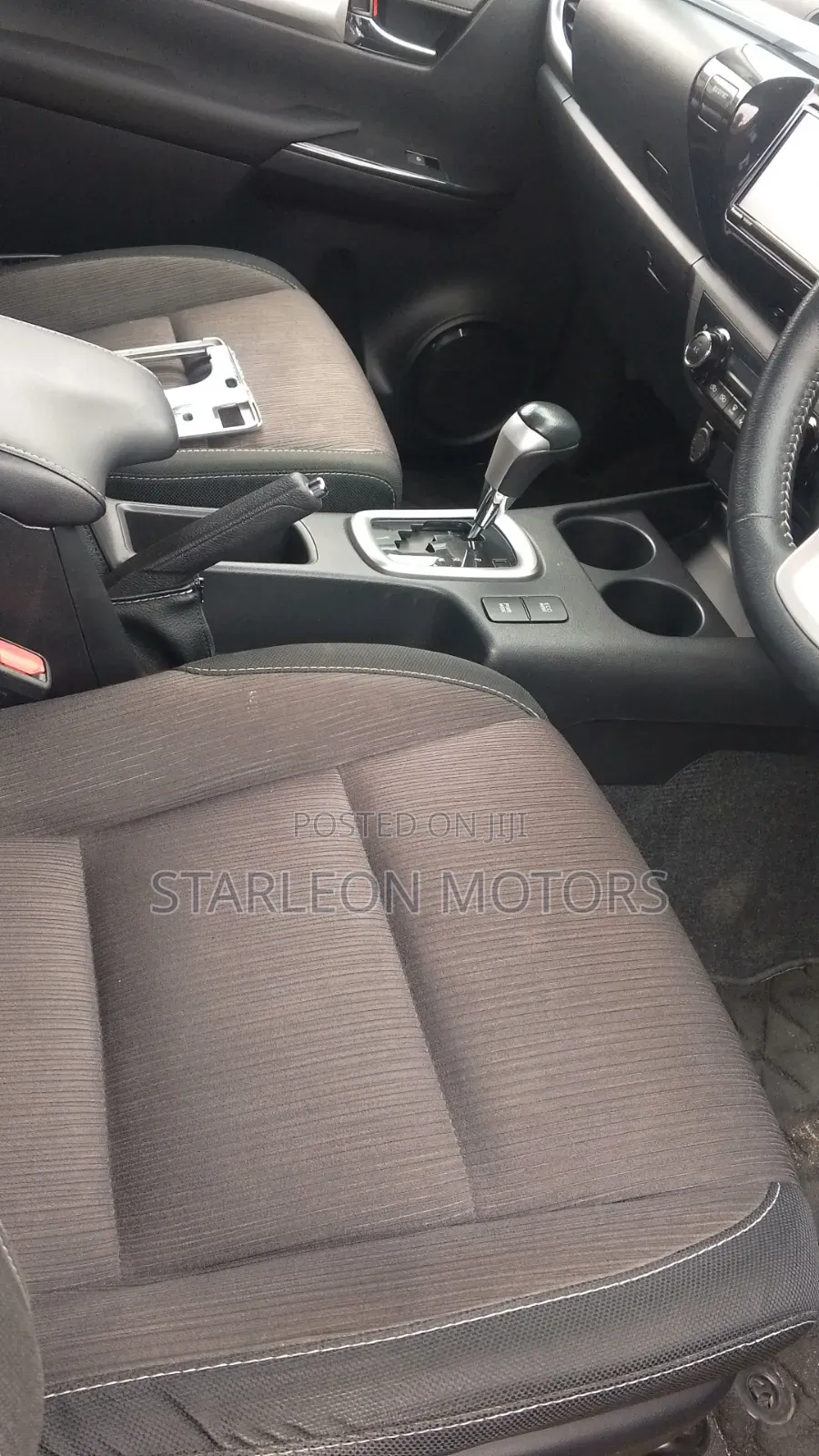 Toyota Hilux Revo Double Cab Deisel 2.4 AWD 2018 White