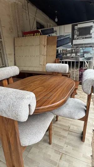 Solid Mugavu Dining Set