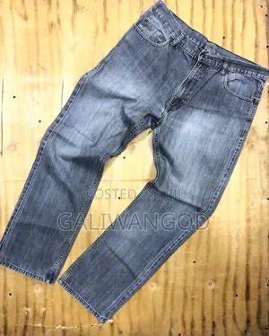 Straight Jeans
