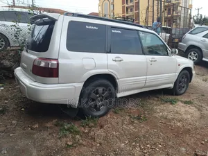 Subaru Forester 2002 White
