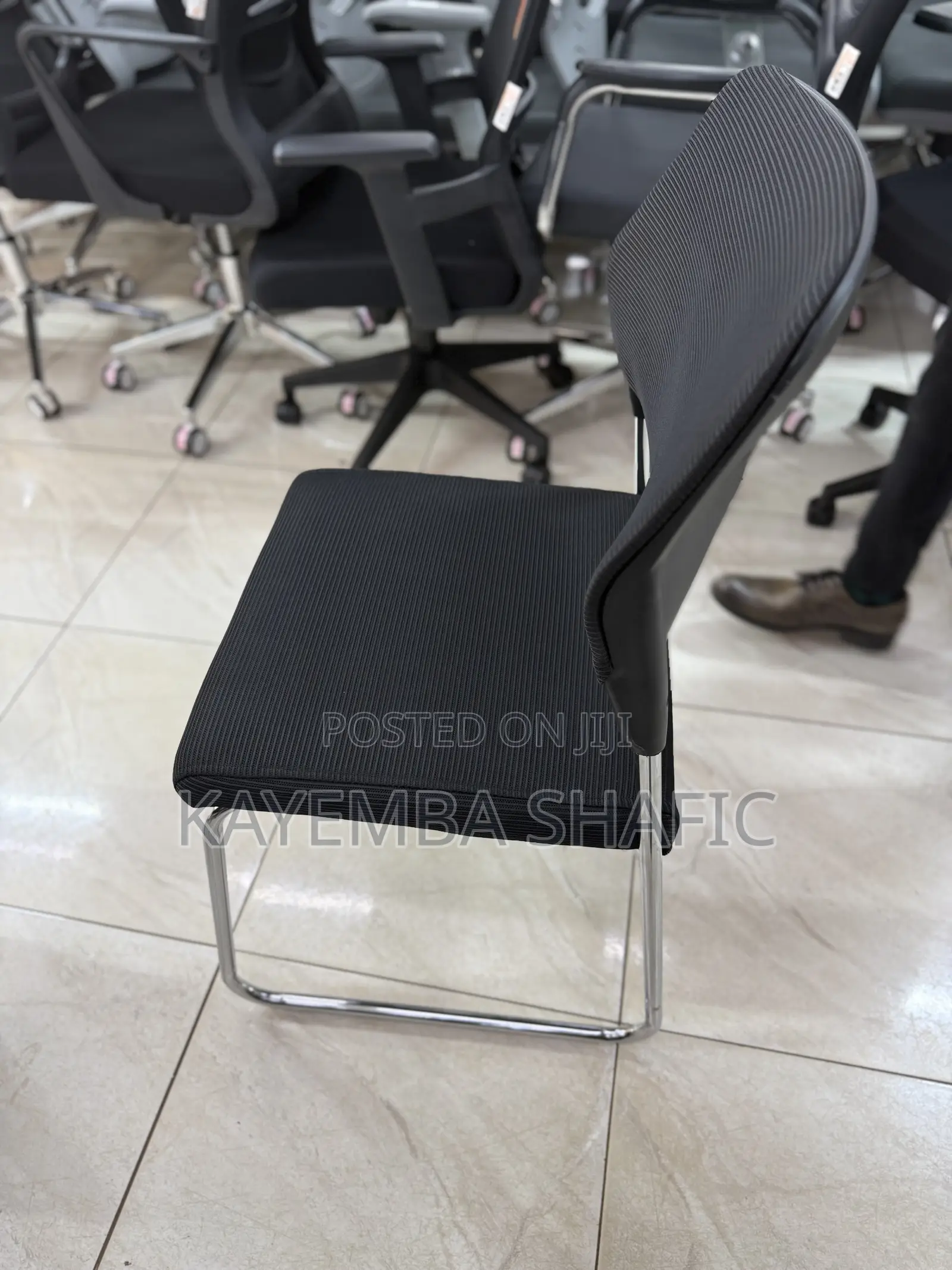 Heavy Duty Armless Mesh Office Waiting Chair - Black