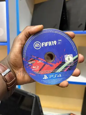 Fifa 19 Game Cd for Ps4. When Cr7 in Juventus Jersey Ruled the Cover