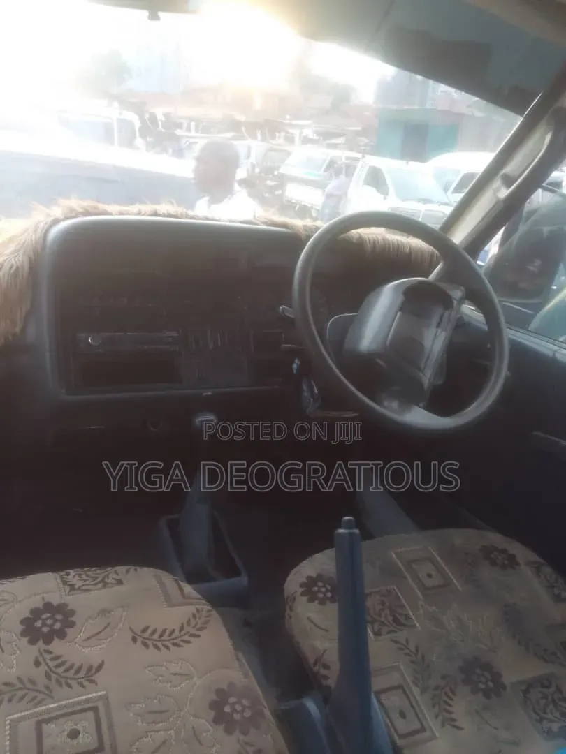 Toyota Grand HiAce 2000 Grey