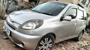 Toyota Fun Cargo 2005 Gold