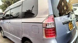 Toyota Noah 2009 Blue