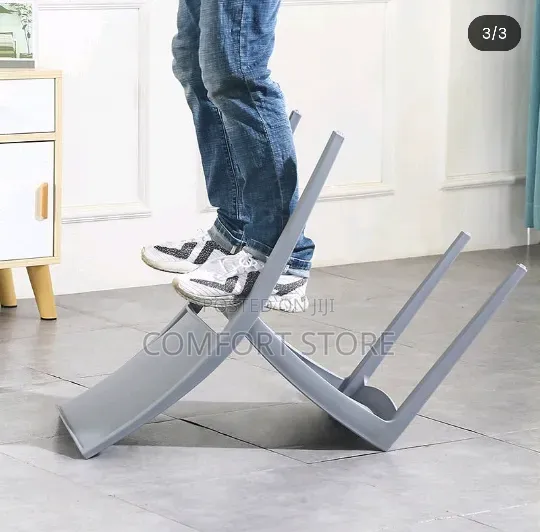Durable Plastic Chairs With No Arm Rest for Restaurant Bar and Hotel