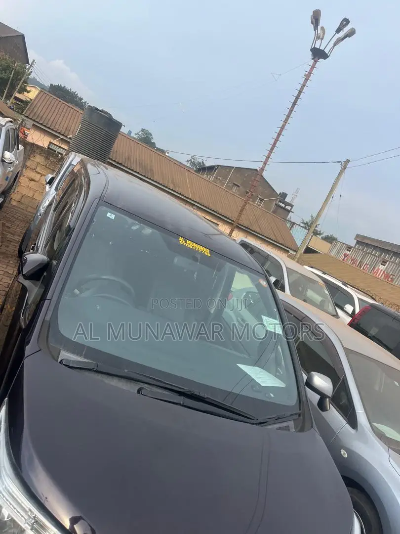 Toyota Noah 2.0 AWD (8 Seater) 2014 Maroon