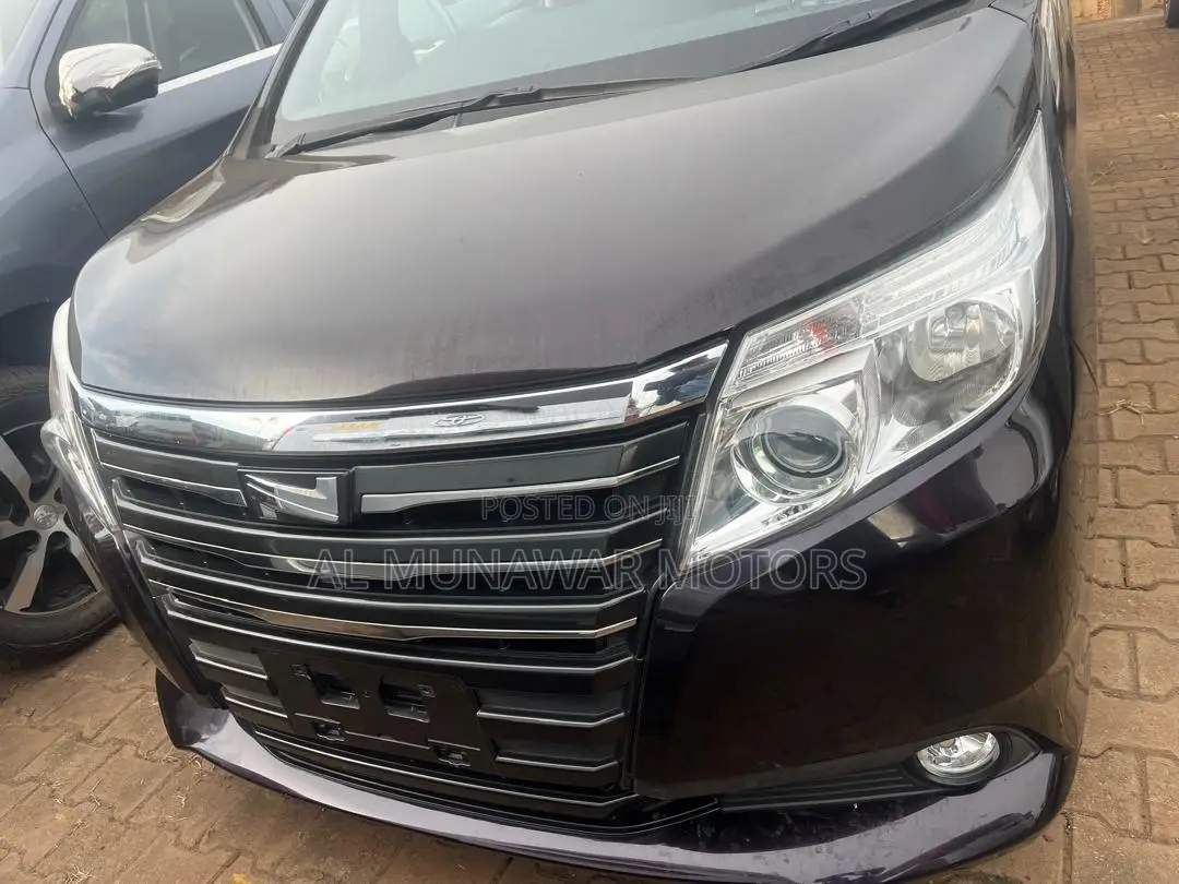 Toyota Noah 2.0 AWD (8 Seater) 2014 Maroon