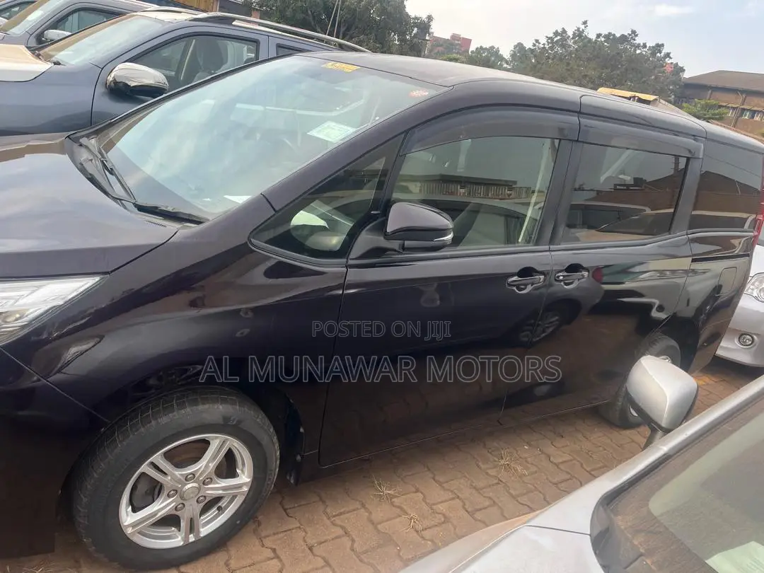 Toyota Noah 2.0 AWD (8 Seater) 2014 Maroon